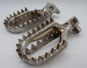 Raptor Titanium: Yamaha YZ125/YZ250/YZ250F 1999-23 / YZ450F 1999-22 Only - Apex Titanium Footpegs