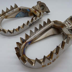 Raptor Titanium: Yamaha YZ450F 2023 Edge Footpegs - 5mm Back Offset