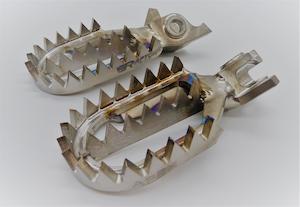 Honda CRF250R/CRF450R 2002-25, CR125R/CR250R 2002-07 Apex Footpegs