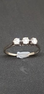 Products: 18ct White Gold Diamond Ring
