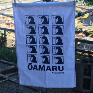 Penguins: Oamaru and Blue Penguin Tea Towel