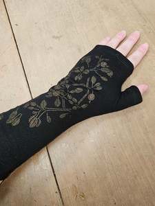 Adult Merino Gloves: Crown & Feathers Korokio Merino Wool Fingerless Gloves