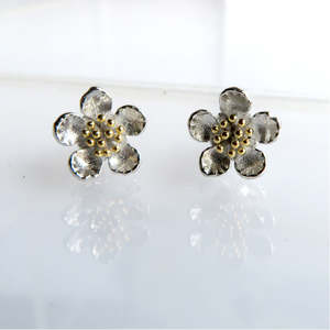 Manuka Stud Earrings - Sterling Silver