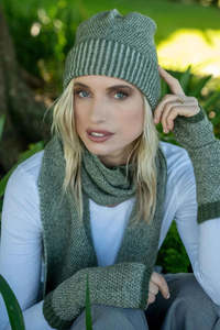 Adult Merino Beanie: Moss Stitch Plated Glovelets