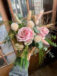 Floral Accessories: Cake Topper