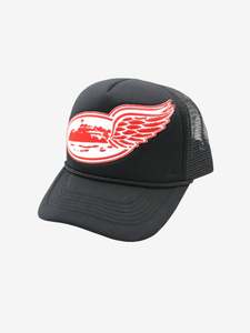 Corteiz: Corteiz Alcatraz Wing Trucker Hat Black