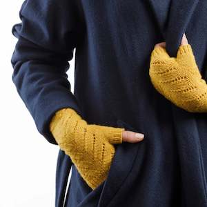 Albiza Gloves knitting pattern - Purlfoundry