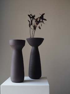 Fiona Mackay: Black Vase ver.1, ver.2