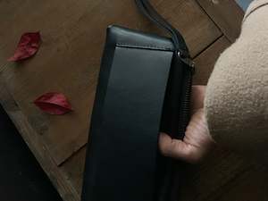 Kohl Co: Wallet / Clutch