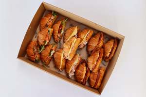 Punnet Catering: Filled croissant box - 15 mini croissants
