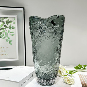Products: Silver Drift Liuli Vase Puredeco