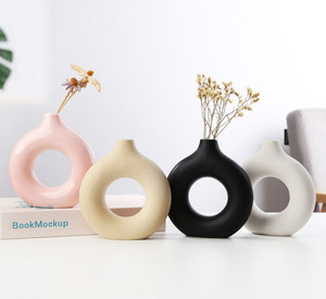 Ceramic Donut Vase Puredeco