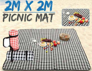 200×200cm Waterproof Picnic Blanket – Black or Red