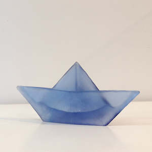 Tom Barter: TBA127: Origami boat - steel blue