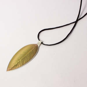 Necklaces: RB151: Pohutukawa leaf pendant on cord - gold