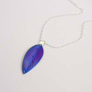 Necklaces: RB196: Pohutukawa leaf pendant
