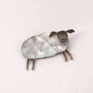 Brooches: DH287: Sheep brooch