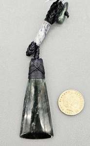 NZ Pounamu Toki, medium