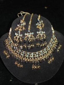 Accessories: Choker Necklace Set