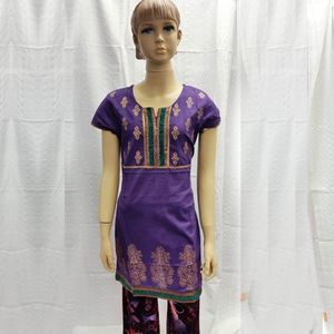 Girls: Traditional Pattern Girls Kurti