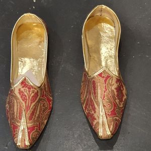 MM014-Men's Mojri shoes in Red/Brown