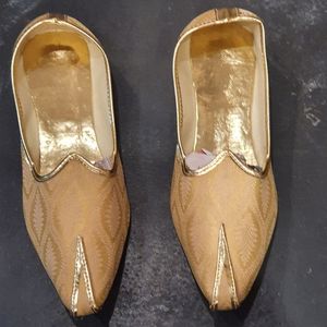 MM013-Men's Mojri shoes in Gold