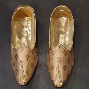 MM012-Men's Mojri shoes in dark brown