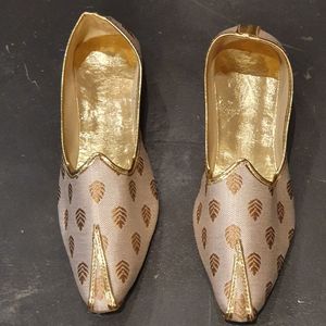 Menswear: MM011-Men's Mojri shoes in Beige/brown