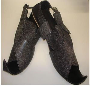 Menswear: Sandal with Curly front