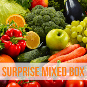 A SURPRISE ORGANIC MIXED FRUIT & VEGE BOX