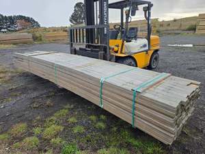 90x19 Merch Grade Decking Griptread 1122LM (Dated Stock)