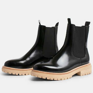 Footwear: BLACK SHINE OAK LEATHER BOOT