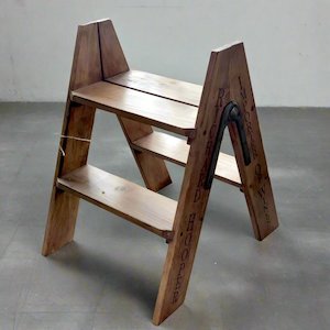 Furniture: 2 STEP LADDER