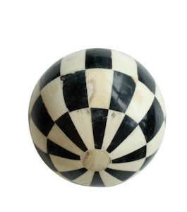 Le Monde: BLACK & WHITE BONE BALL