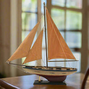 Le Monde Calypso Model Yacht