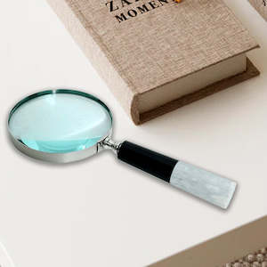 Le Monde: Le Monde Black & White Magnifying Glass
