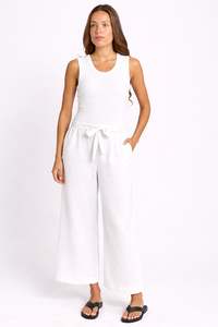 Fashion: Betty Basics White Bella Crop Pants