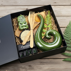 Touch of NZ Gift Box – Kiwiana Koru, Tiki & Teak