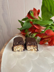 Products: Healthy Snickers Bars - 6 slices The Razor's Edge