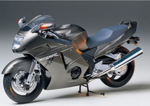 Tamiya 14070 1/12 Honda CBR1100XX S. Blackbird