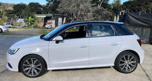 Hatchback: Audi A1 2015