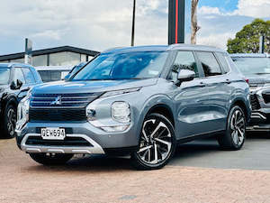Suvs: Mitsubishi Outlander 2023