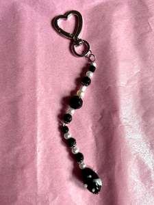 Heart-shaped beaded keychain | Black
