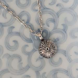 Necklaces: Kina Necklace
