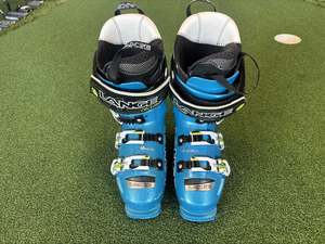 Skiing: Lange RS130 23.5cm Junior Ski Boot