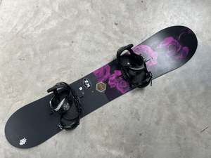 Snowboards With Bindings: Burton Stylus 42 142cm Ladies Snowboard With Bindings *Like New*