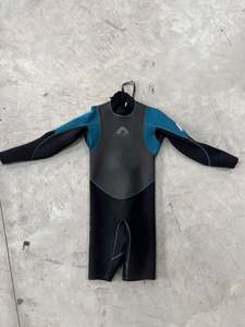 Peak Men's Medium 3mm Long Arm Short Leg Wetsuit *Has hole at base of zip -&hellip;