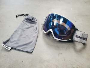Goggles: SWANS Snow Goggles With Soft Case