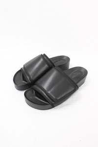 Moochi: Moochi - Chunky Velcro Slides