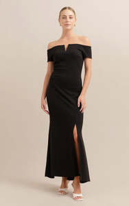 18 09 26: PAGANI (BN) Textured scuba off the shoulder gown! 16